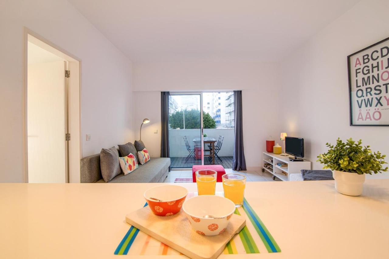 Modern Apartment By The Sea Quarteira Exterior foto